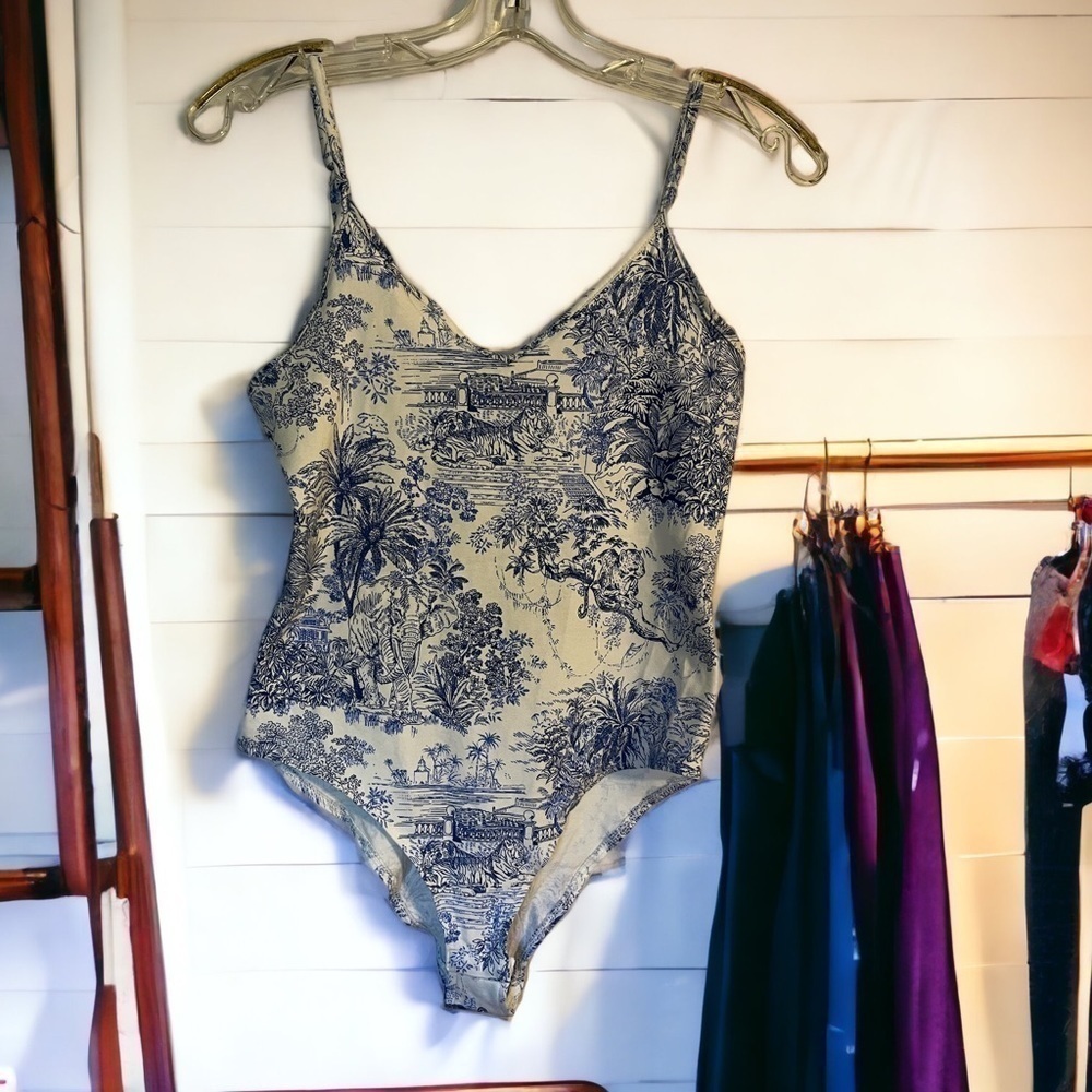 H&M Blue and White Jungle Print V Neck Cotton Bodysuit with snap closure. Small